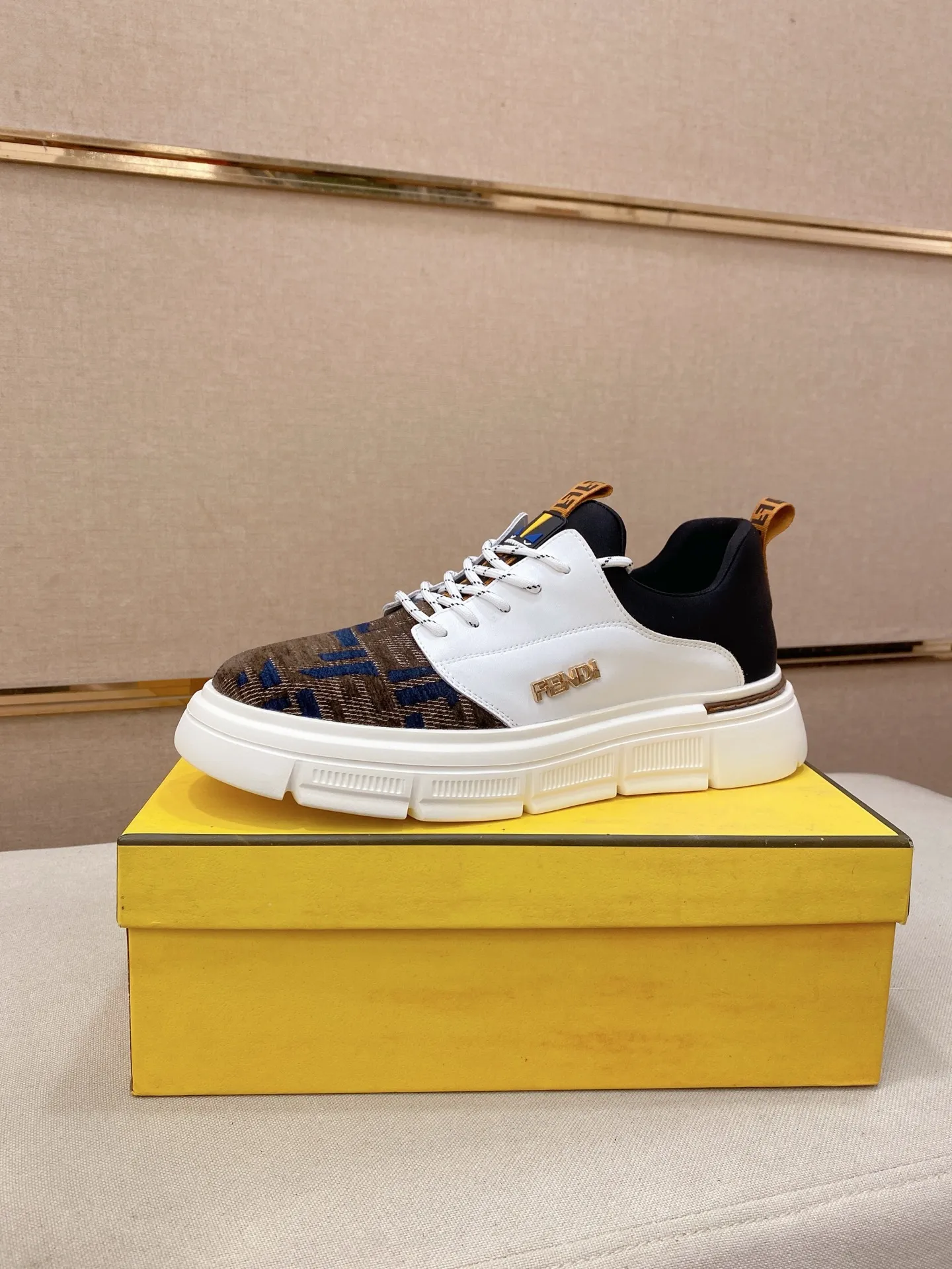 Men's shoes 💰 420💰 (fendi) New style 👊🏻 upper 🇮🇹 imported cowhide fabric 🇩🇪 lining imported sheepskin lining. The original outsole is molded to highlight the identity of every man, and the upper foot is elegant and stable🚶🏻🚶🏻The high-end custom counters reproduce the original version📯No matter the wind or rain, the shoe last remains unchanged and can withstand the verification of time🔍️,🔵 Size: 38-44
